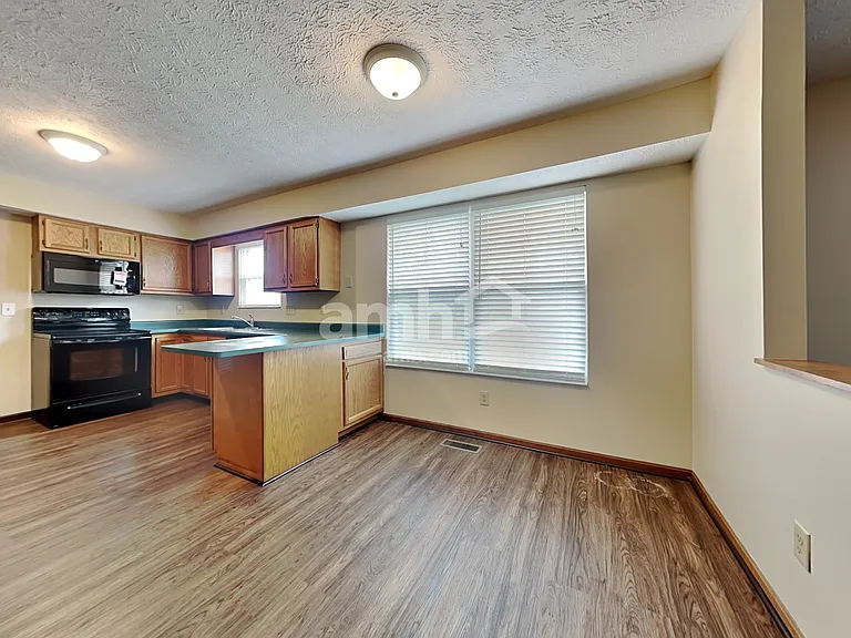 713 W Aberdeen Dr — Photo 4
