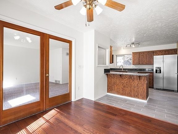 5th image of 2812 E Diamond Ave