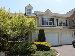 102 Rolling Green Ct, Warminster, PA 18974