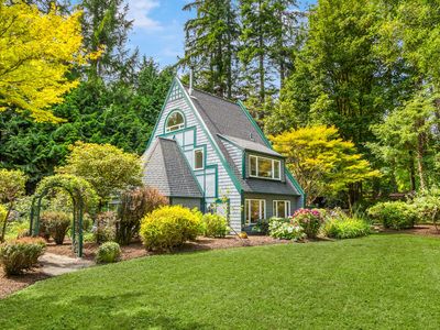 12231 Sunrise Dr NE, Bainbridge Island, WA, 98110