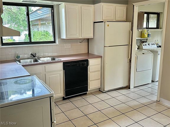 4th image of 13562 Brookdale Ave