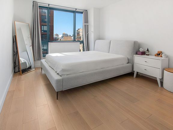 5th image of 1 Irving Pl APT V16a