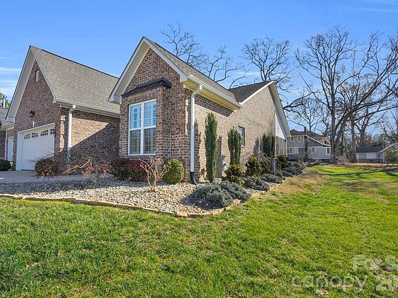 2nd image of 105 Sweet Oaks Ln