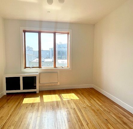 4th image of 527 Leonard St #7