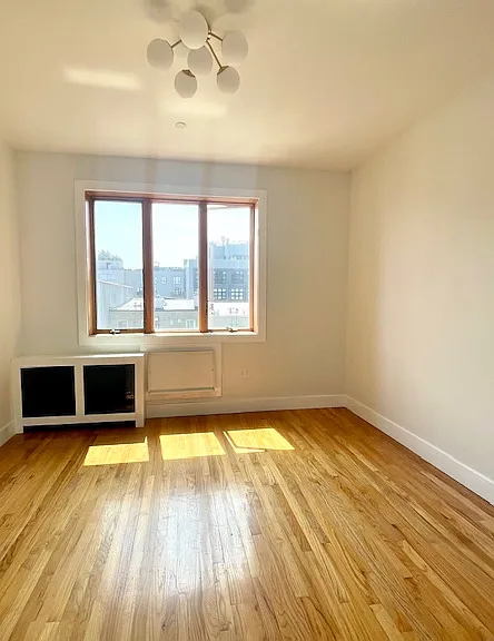527 Leonard St #7 — Photo 4
