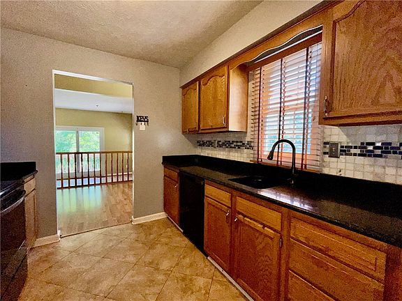 4th image of 102 Meadowview Dr