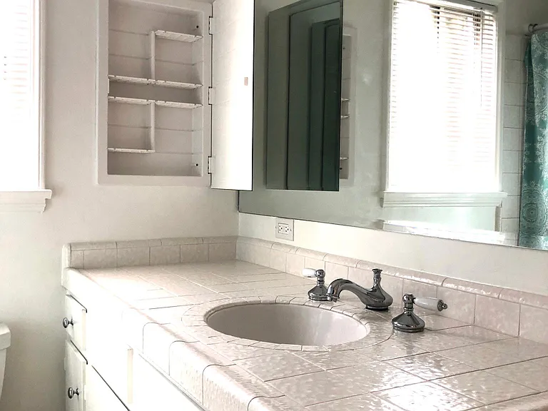 3927 Walgrove Ave — Photo 10
