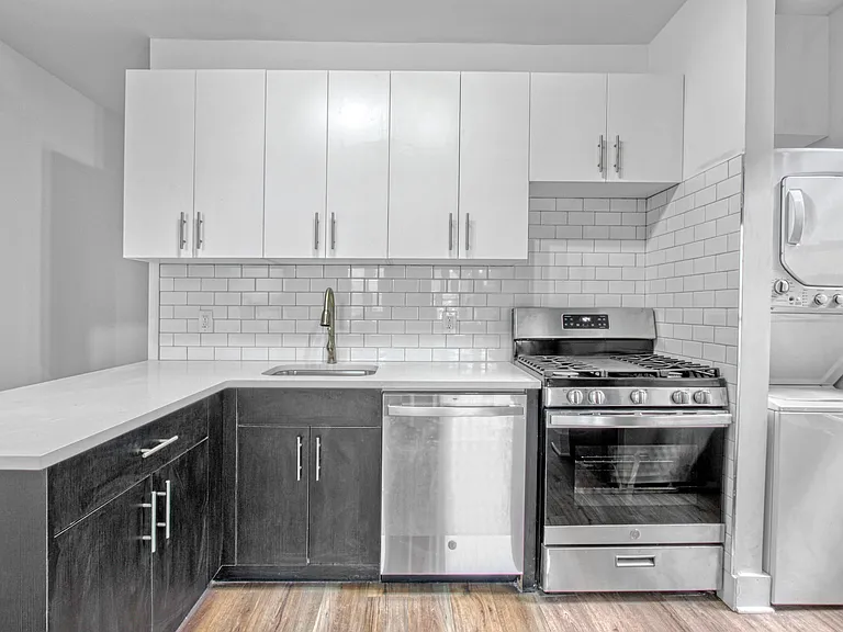 323 Midwood St #2 — Photo 7