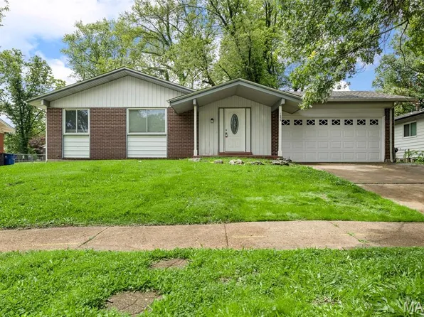 1455 Burnside Ct, Florissant, MO 63031