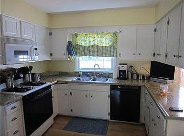 4th image of 3504 Breezeway Dr