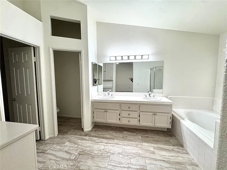 12789 Yorkshire Dr — Photo 19