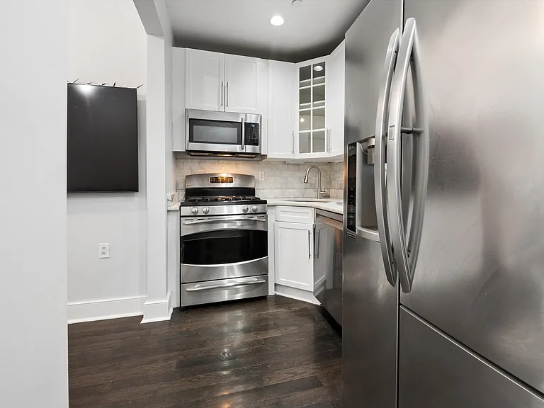 555 Lenox Ave #1B — Photo 4
