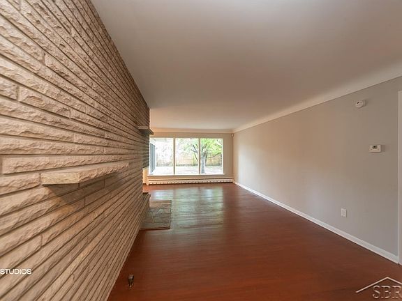 3rd image of 3075 Congress Ave