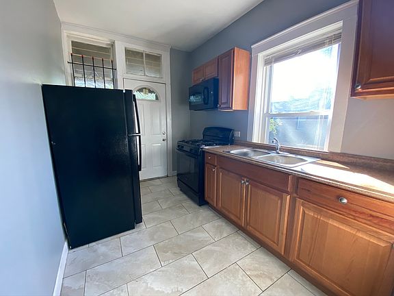 5th image of 10153 S Eberhart Ave