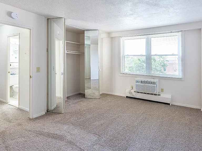 Fountain Place Apartments — Photo 10