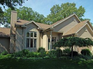 19562 Oak Dr, New Buffalo, MI 49117