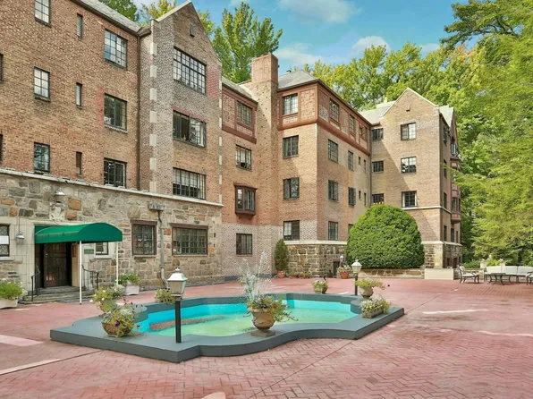 915 Wynnewood Road #C2, Pelham, NY 10803