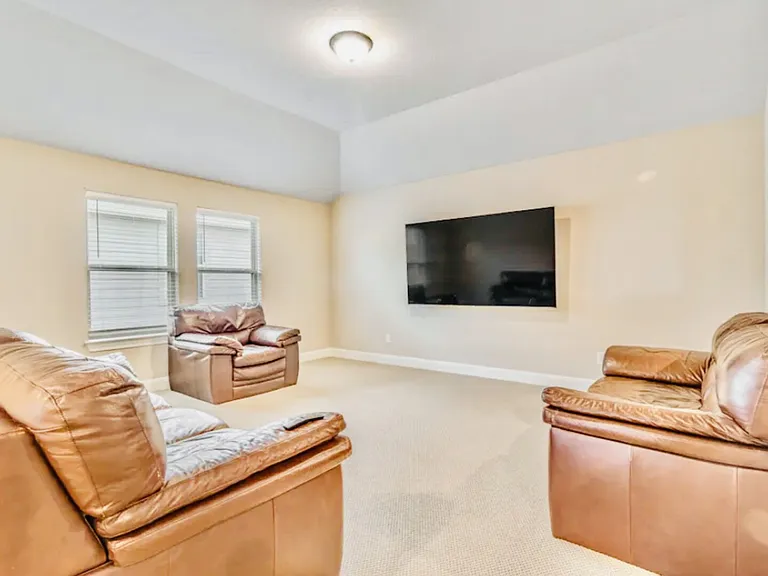 Birkshire Dr — Photo 10