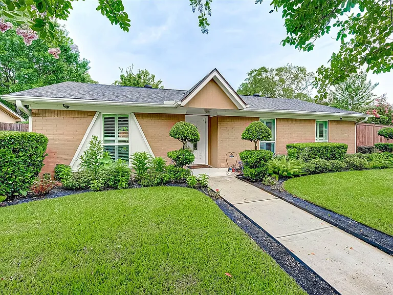 2030 Western Village Ln — Photo 2
