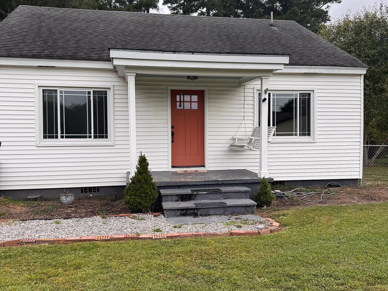 3 bed, 1300 sqft, $1,800 — Photo 1