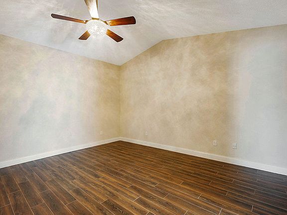 5th image of 610 NW 32nd Ave