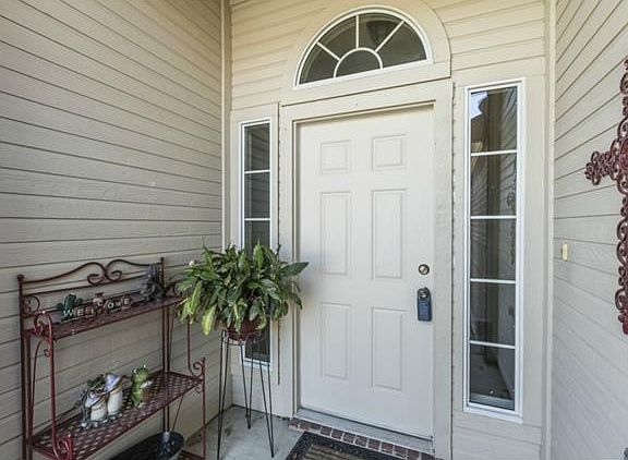 3rd image of 725 Tanglewood Dr