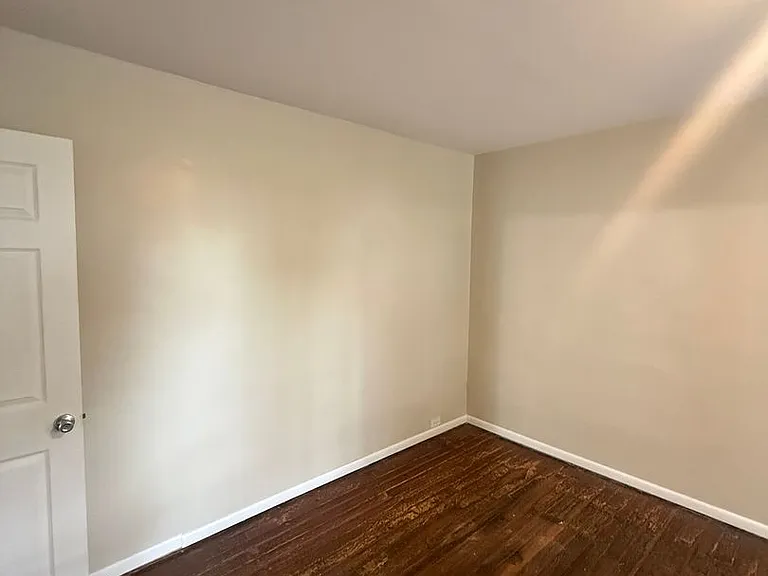 523 Center St — Photo 4
