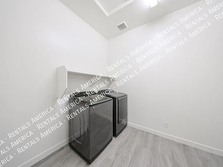 1530 E San Carlos Way — Photo 33