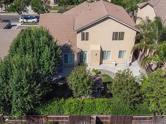 3rd image of 1675 Mahogany Dr