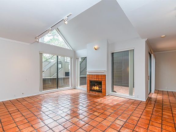3rd image of 167 Litchfield Ln