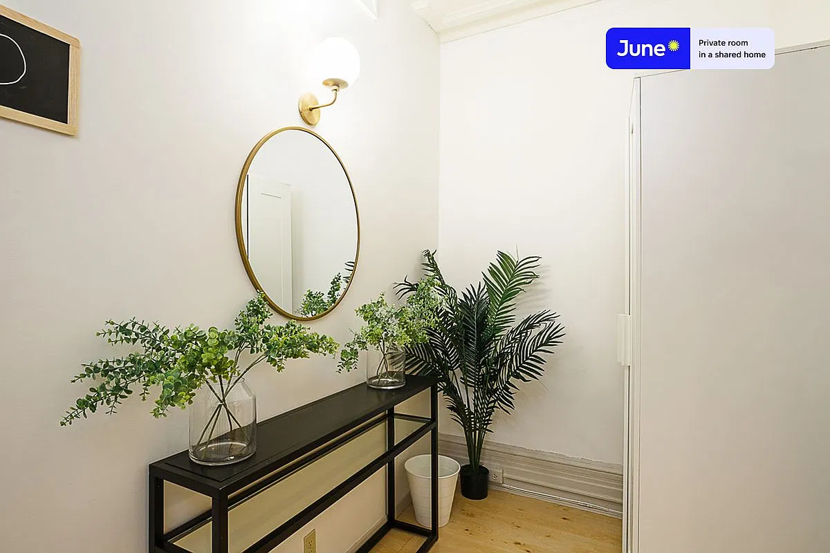 Twin bedroom in 5 bed/1 bath home in Hell's Kitchen #183 C — Photo 4