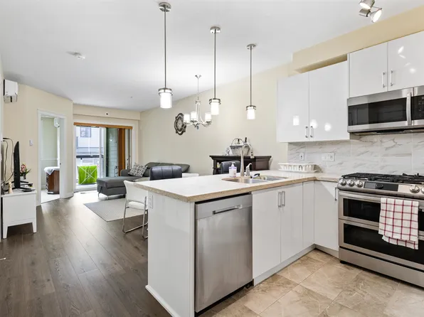 8538 203a St #206, Langley, BC V2Y 3P9