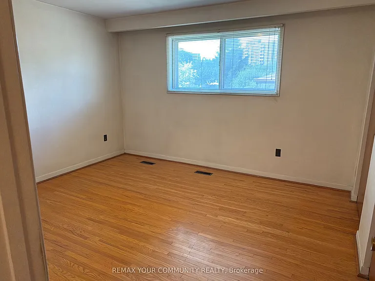 300 Driftwood Ave #UPPER — Photo 25