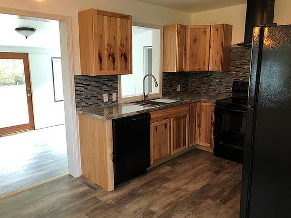 5th image of 339 W Brown St