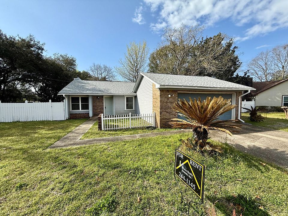 1st image of 106 Pine Haven Dr