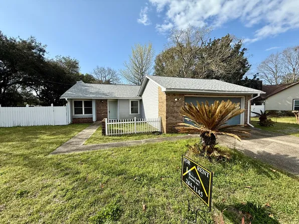 106 Pine Haven Dr, Mary Esther, FL 32569