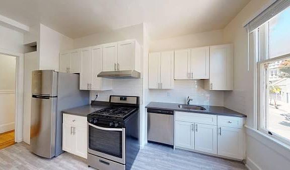 3rd image of 1201 Leavenworth St #1402