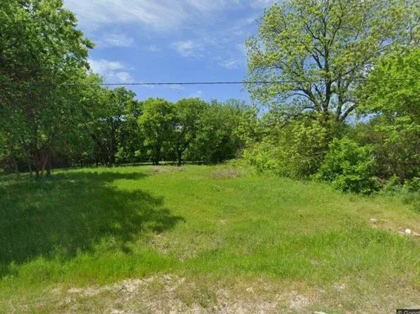 404 W Howell St, Saint Jo, TX 76265