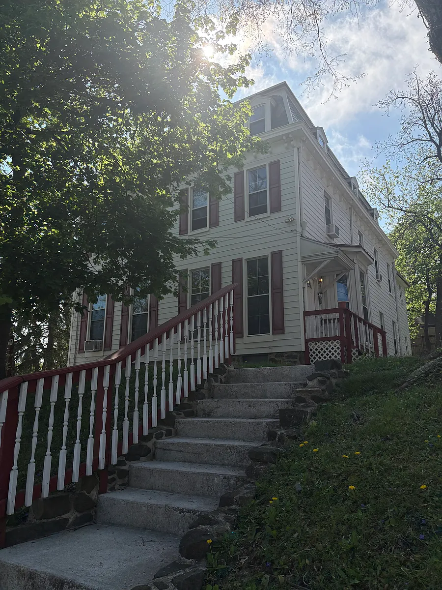 Building Photo - 1701 Sulgrave Ave #3