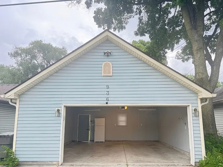 936 Camp St — Photo 3
