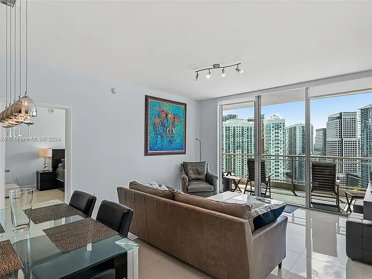 90 SW 3rd St #3501 — Photo 7
