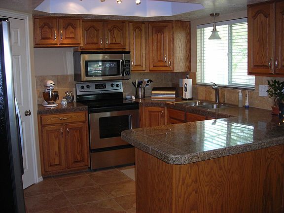 New Granite, Travertine and Appliances!