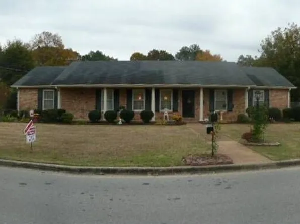 1906 Edwards Ave, Muscle Shoals, AL 35661