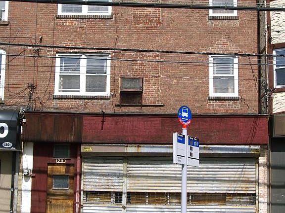 3rd image of 1203 Bay St