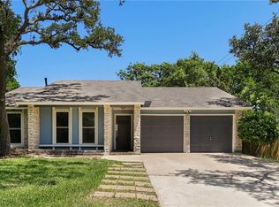 900 Hillside Oaks Dr, Austin, TX 78745