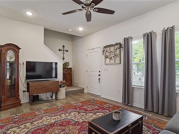 3rd image of 644 Diagonal Rd