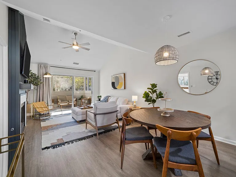 Dining table (total seating for 8 including bar).