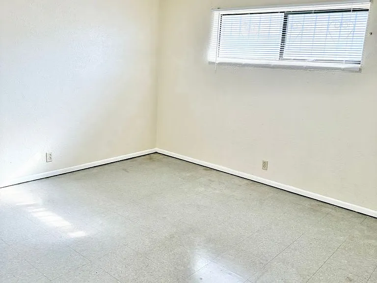 One Bedroom Units with Walk-in Closet — Photo 4
