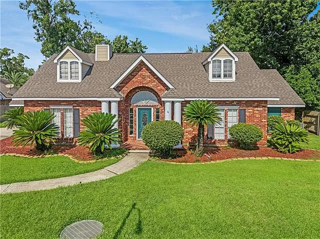 4 bed, 3.0 bath, 2839 sqft, $2,700 — Photo 2