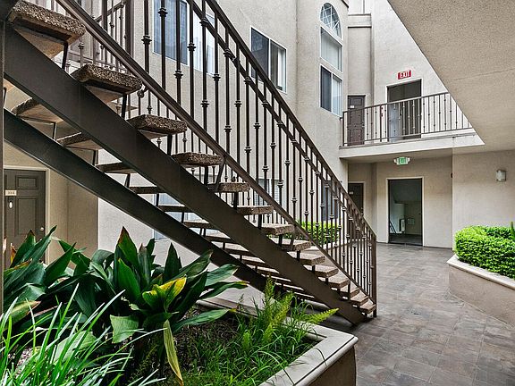 4th image of 5200 Inglewood Blvd #112